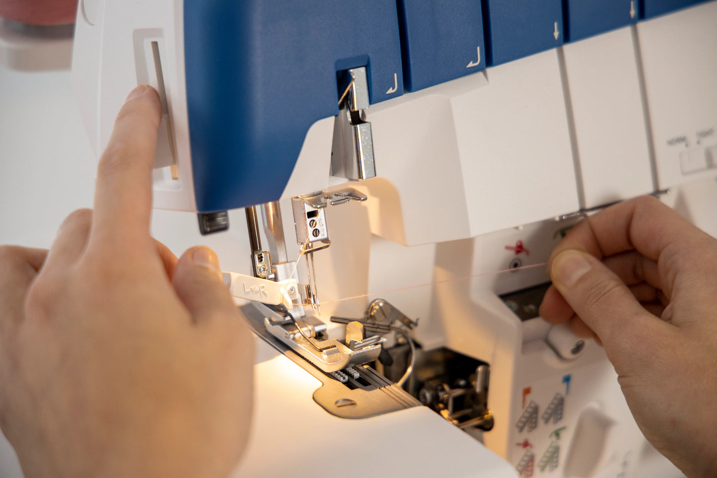 HUSQVARNA VIKING AMBER Air S | 400 Overlock Machine