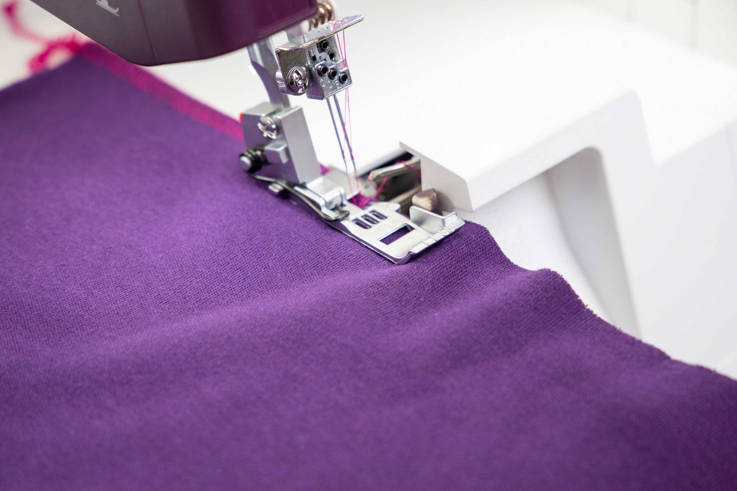 PFAFF admire air 7000 Purple Coverlock Machine