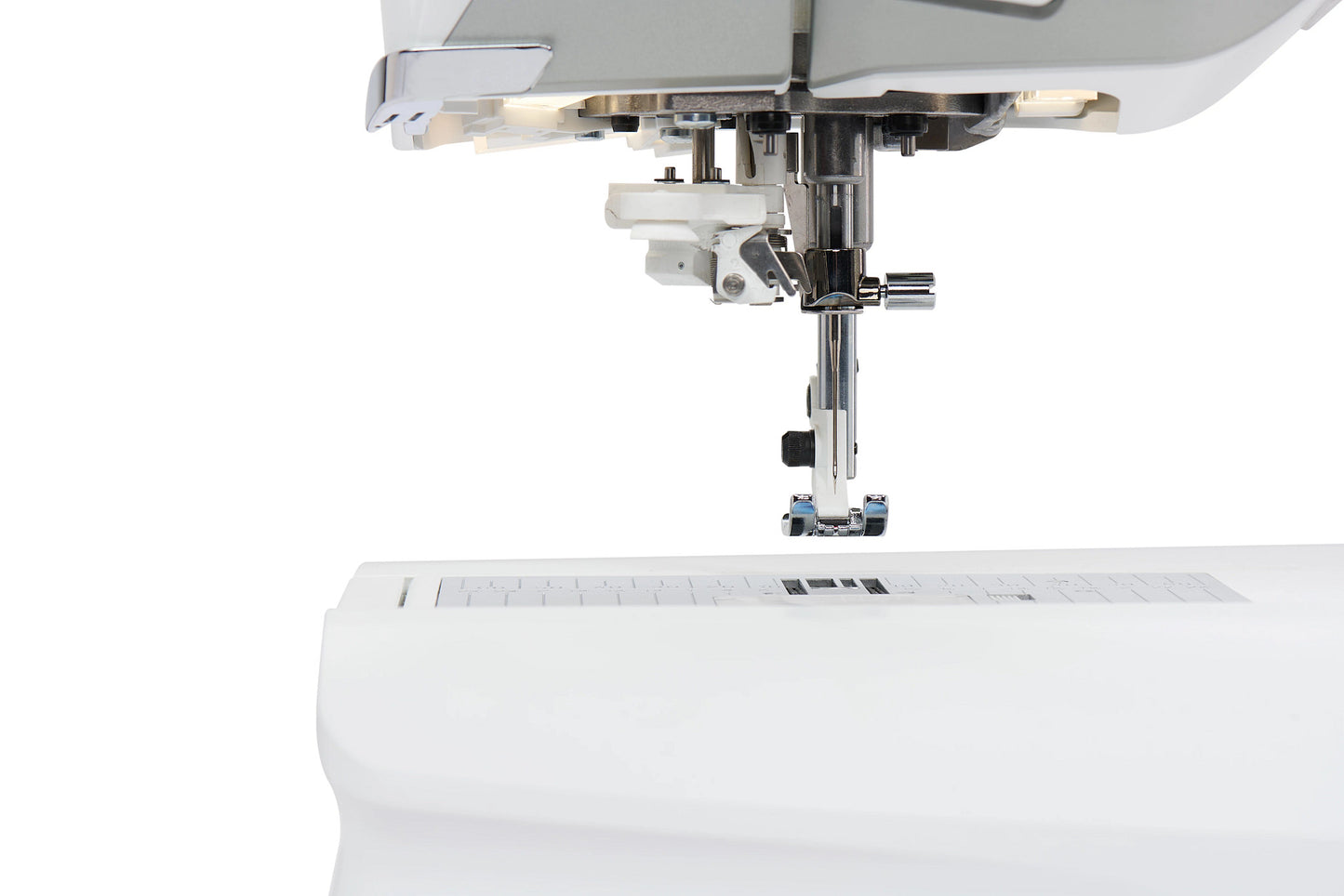 HUSQVARNA VIKING DESIGNER RUBY 90 Sewing & Embroidery Machine