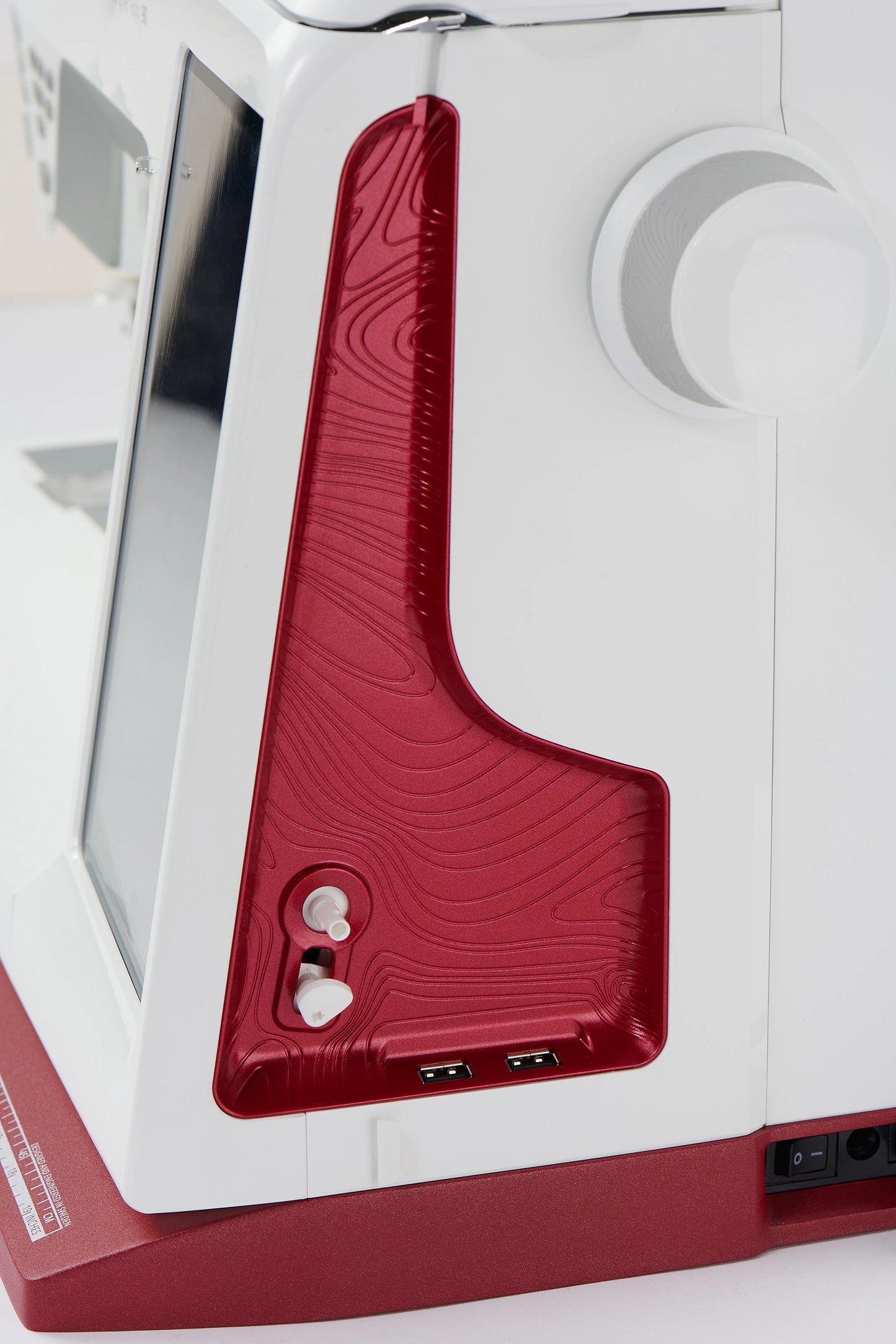 HUSQVARNA VIKING DESIGNER RUBY 90 Sewing & Embroidery Machine