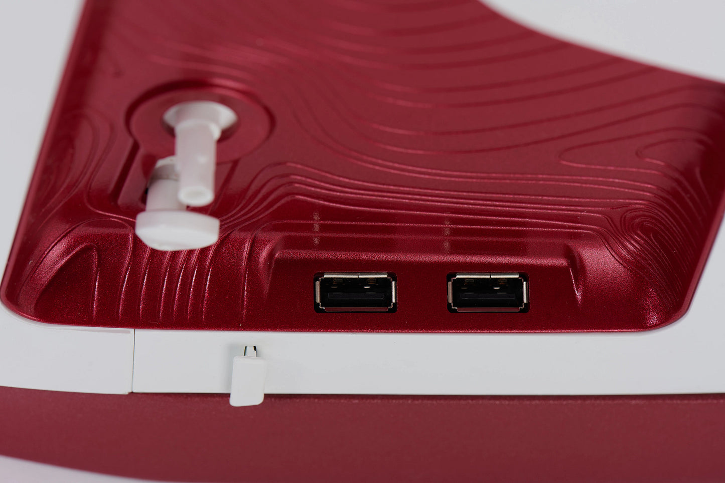 HUSQVARNA VIKING DESIGNER RUBY 90 Sewing & Embroidery Machine