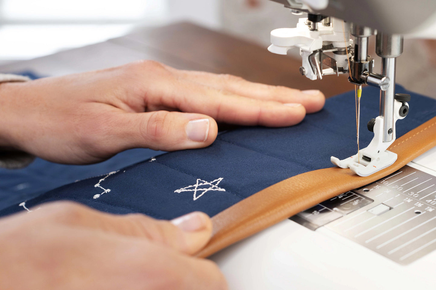 HUSQVARNA VIKING DESIGNER RUBY 90 Sewing & Embroidery Machine