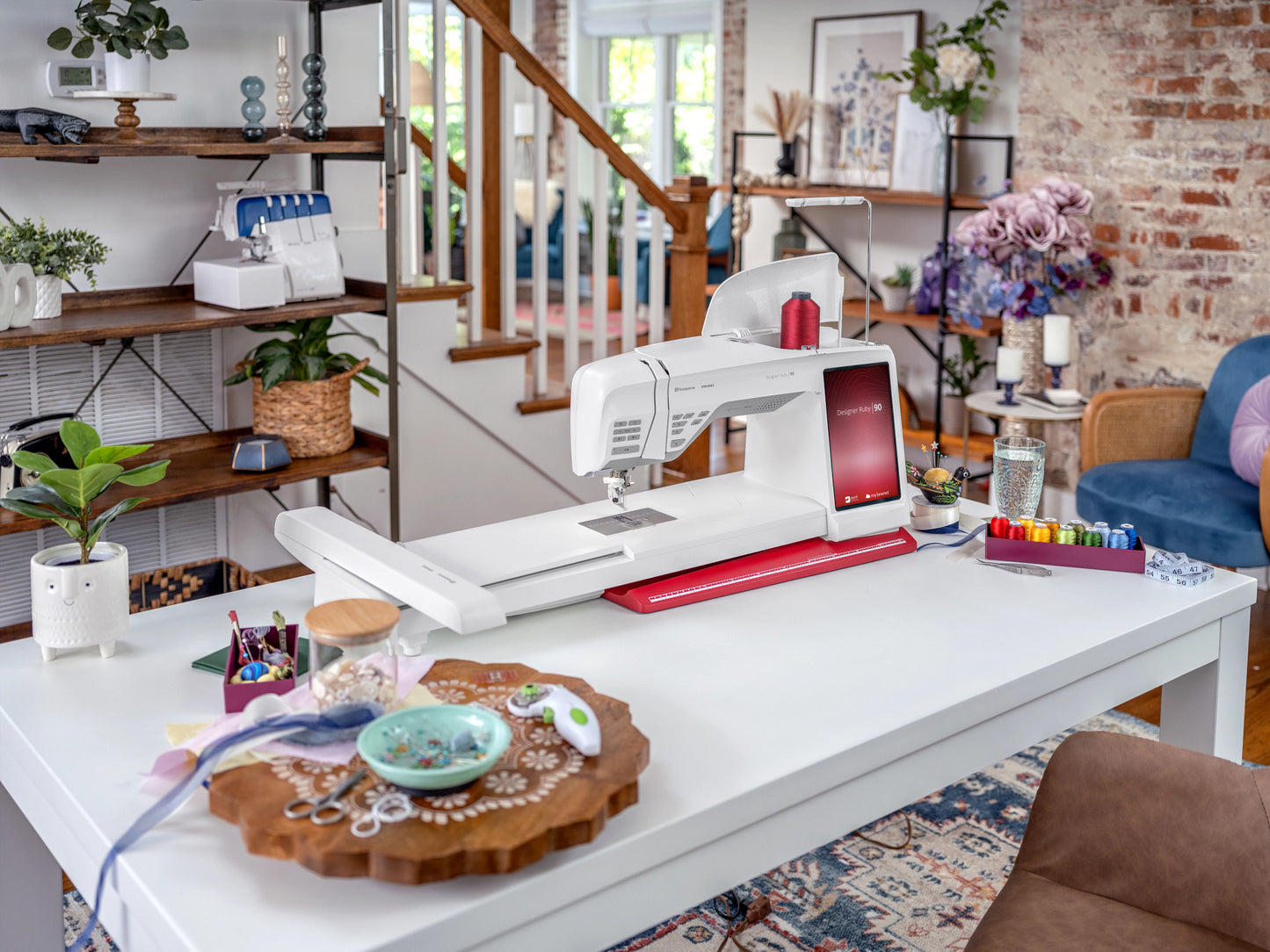 HUSQVARNA VIKING DESIGNER RUBY 90 Sewing & Embroidery Machine