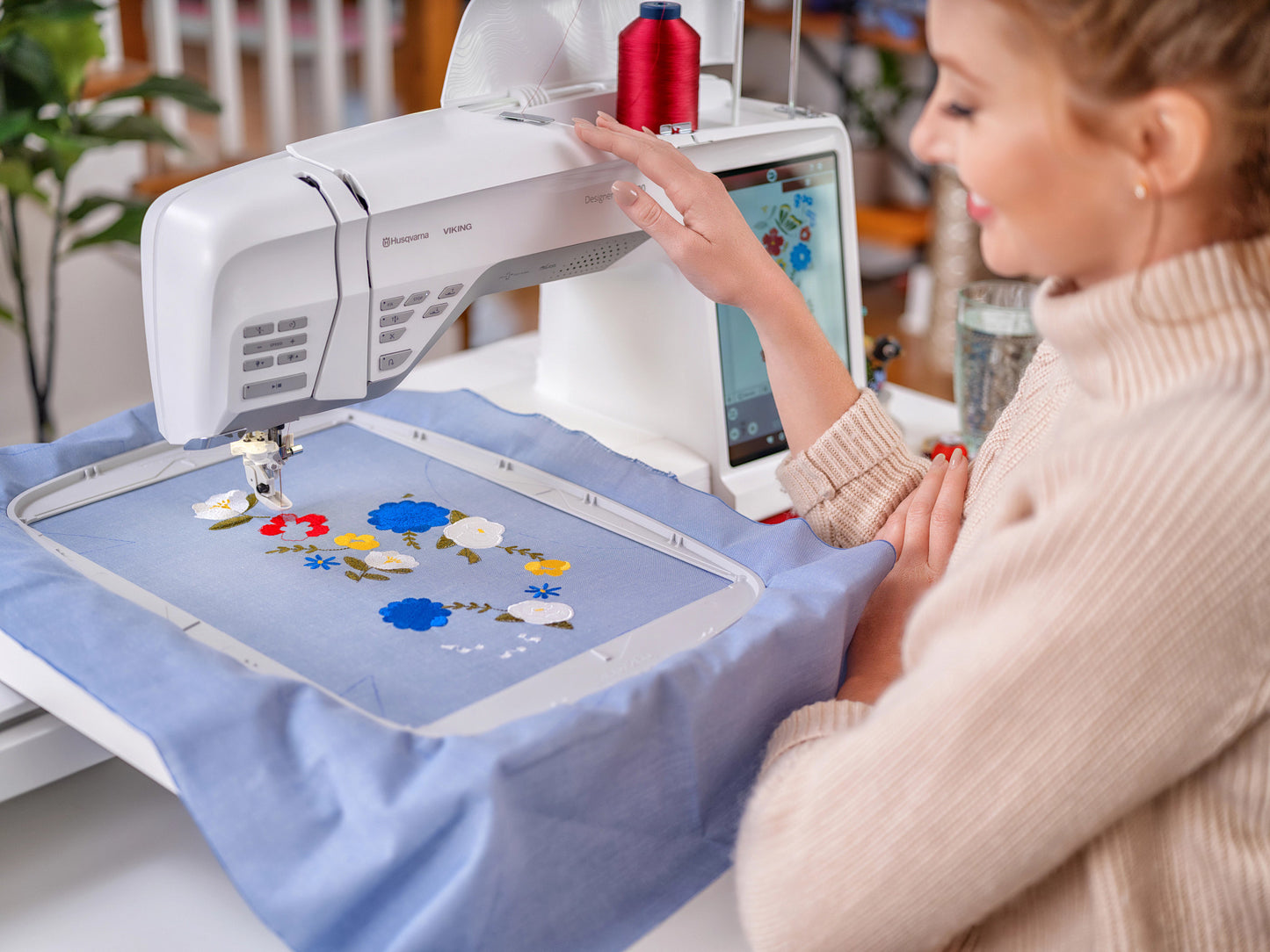 HUSQVARNA VIKING DESIGNER RUBY 90 Sewing & Embroidery Machine