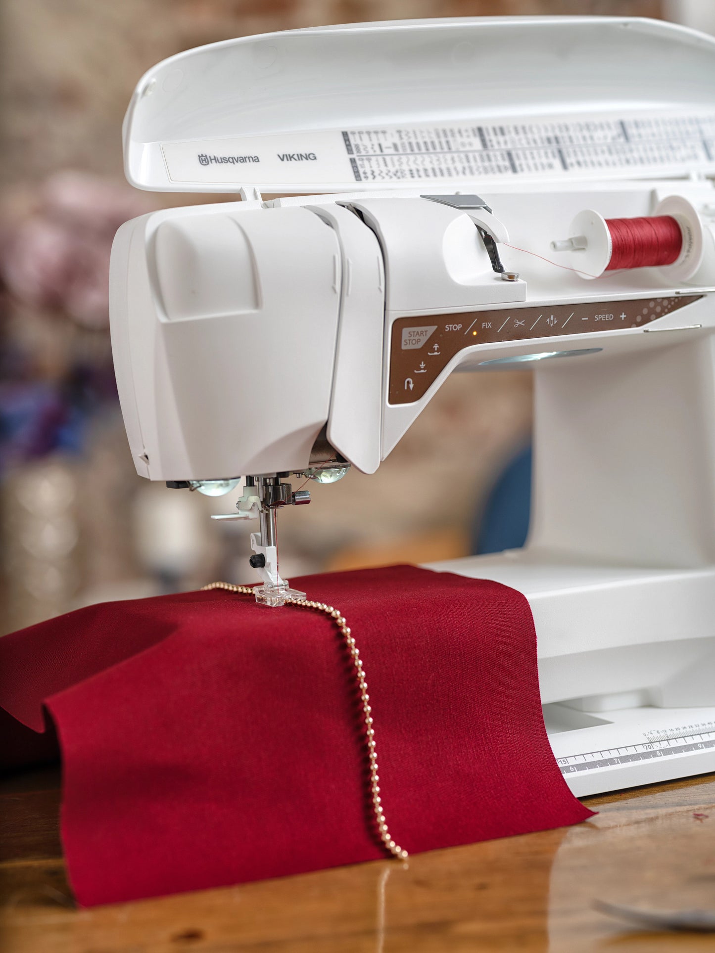 HUSQVARNA VIKING DESIGNER TOPAZ 40 Sewing & Embroidery Machine