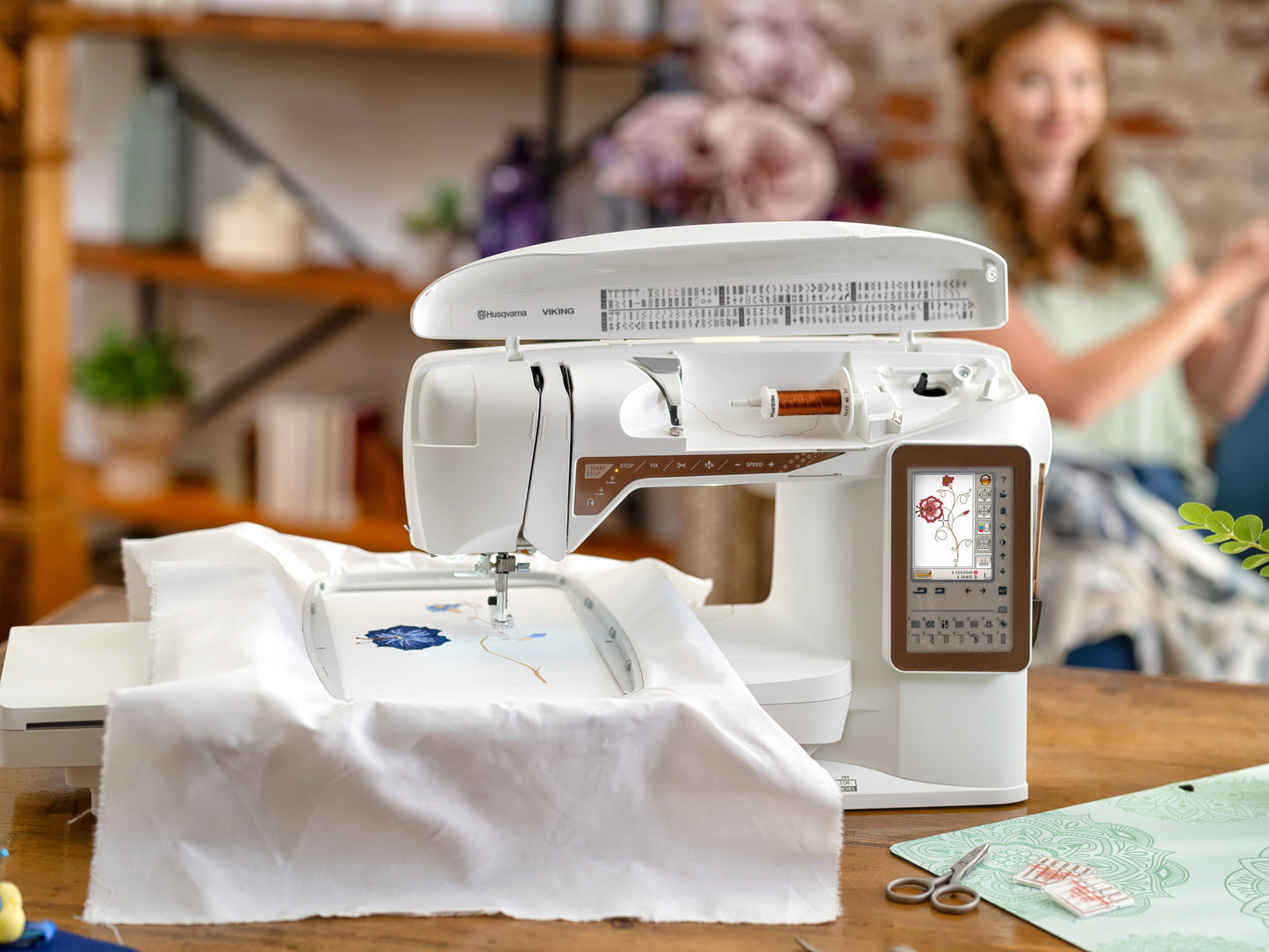 HUSQVARNA VIKING DESIGNER TOPAZ 40 Sewing & Embroidery Machine