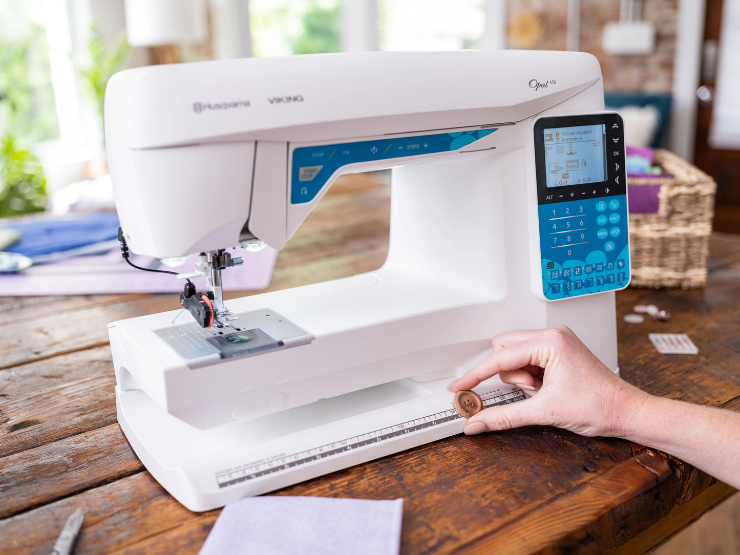 HUSQVARNA VIKING OPAL 650 Sewing Machine