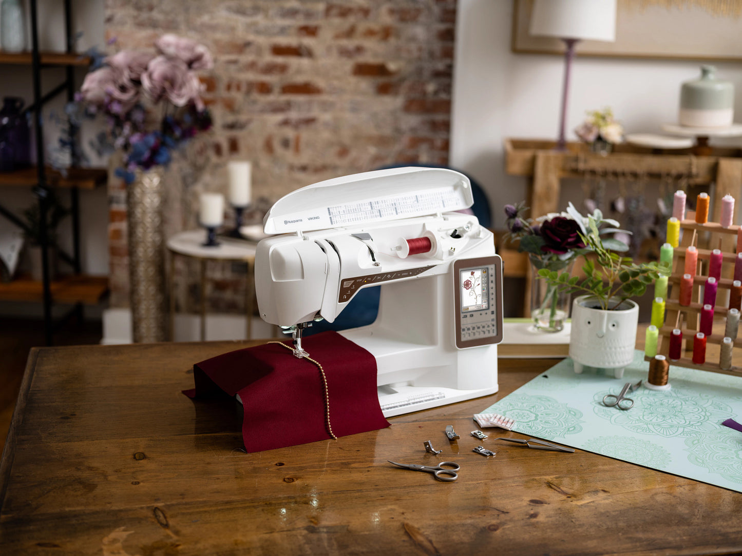 HUSQVARNA VIKING DESIGNER TOPAZ 40 Sewing & Embroidery Machine