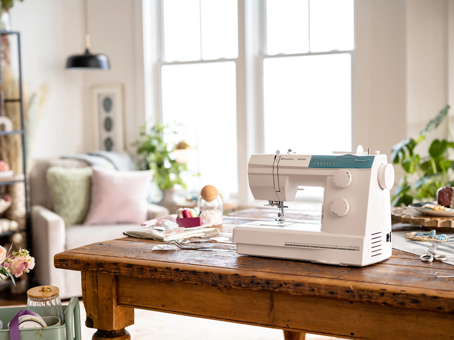 HUSQVARNA VIKING EMERALD 116 Sewing Machine