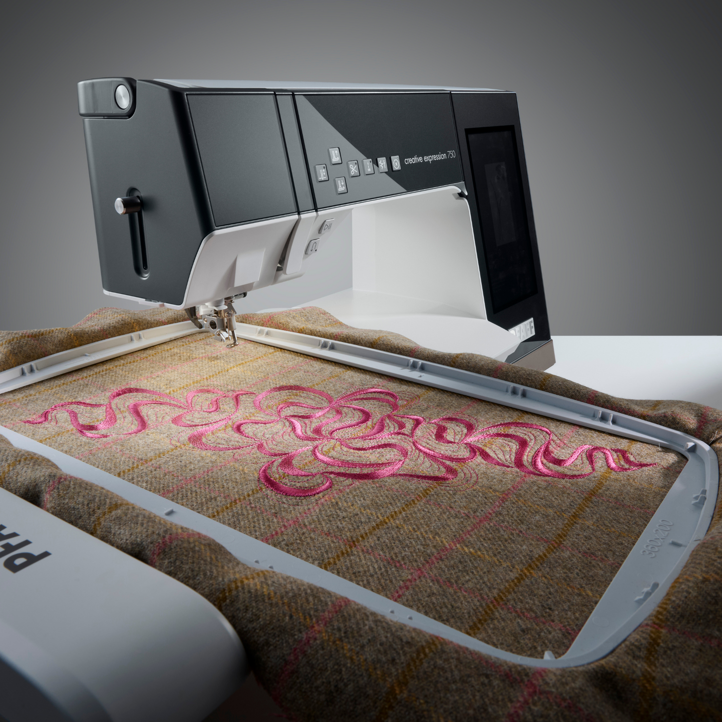 PFAFF creative expression 750