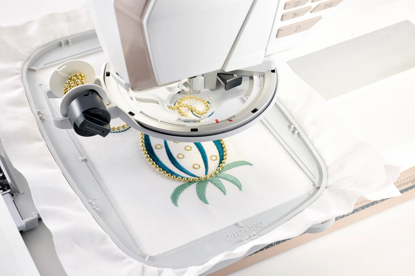 HUSQVARNA VIKING DESIGNER EPIC 3 Sewing & Embroidery Machine Starlight Bronze