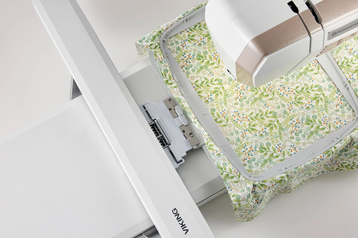 HUSQVARNA VIKING DESIGNER EPIC 3 Sewing & Embroidery Machine Starlight Bronze