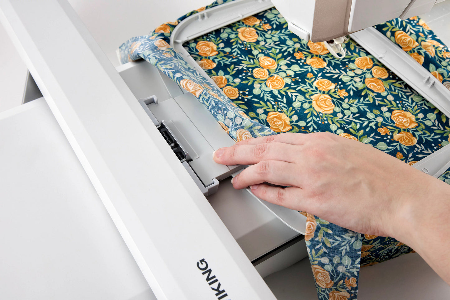 HUSQVARNA VIKING DESIGNER EPIC 3 Sewing & Embroidery Machine Starlight Bronze