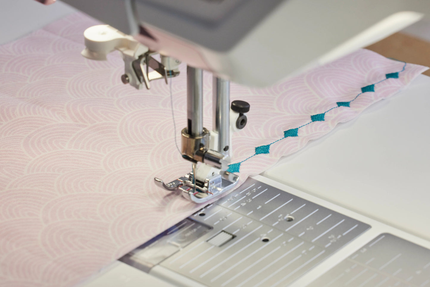 HUSQVARNA VIKING EPIC QUILT 97 Sewing Machine