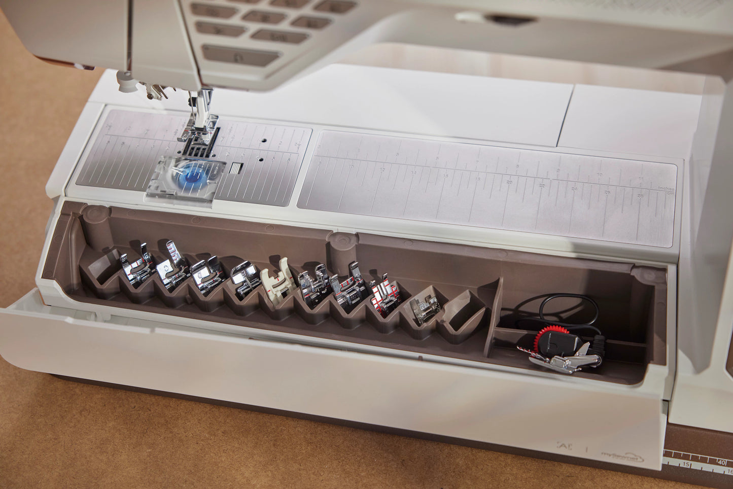 HUSQVARNA VIKING EPIC QUILT 97 Sewing Machine